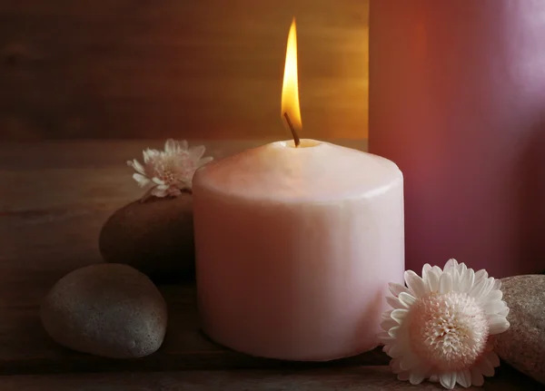 Set Spa con candele, ciottoli e fiori — Foto Stock