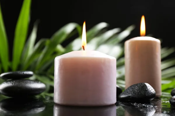 Aroma svíčky a oblázky — Stock fotografie