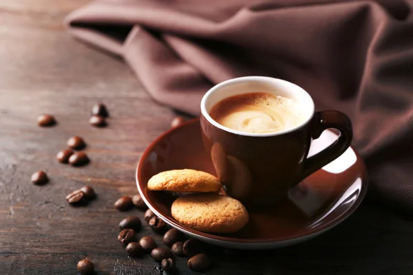 Taza de café en la mesa —  Fotos de Stock