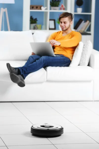 Automatic robotic hoover clean — Stock Photo, Image