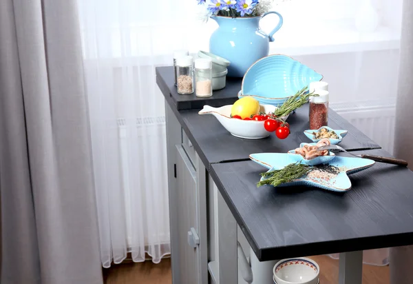 Preparación del plato en la mesa — Foto de Stock