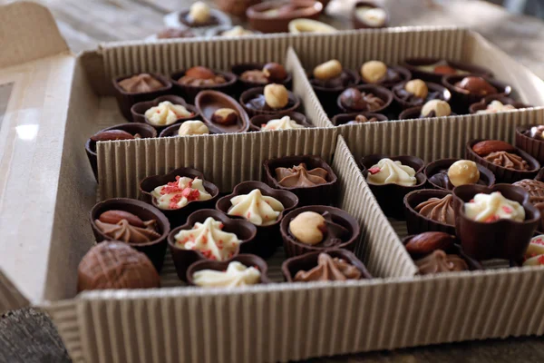 Different chocolate candies in paper box, close up — Stock Photo, Image