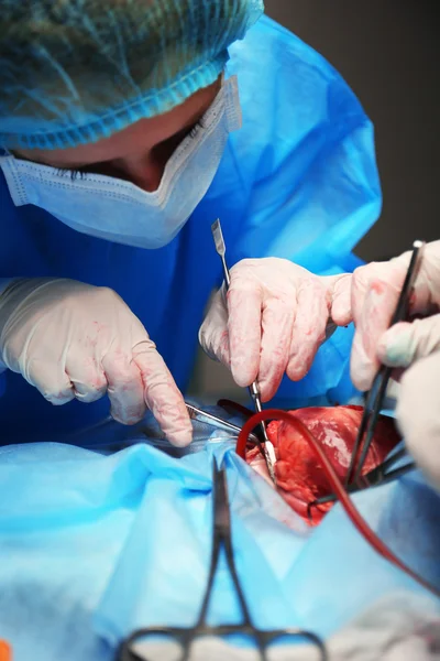 Médico Fazendo Operação Cardíaca Perto — Fotografia de Stock