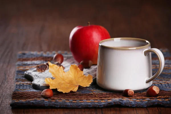 Cup of tea with autumn decor — Stock Photo, Image