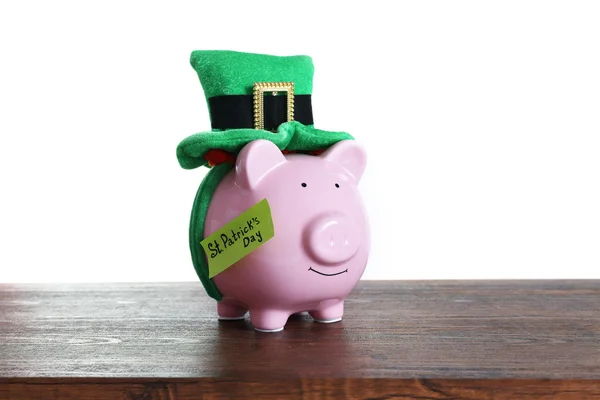 Sparschwein mit St. Patrick Hut — Stockfoto