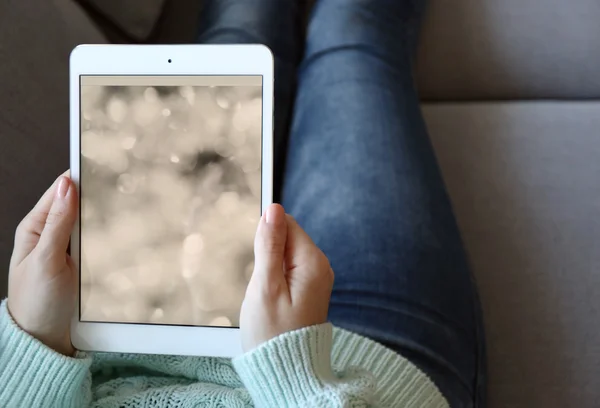 Hand met Pc-tablet — Stockfoto