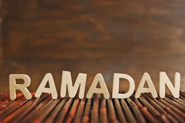 Ramadán a Word fából készült háttér — Stock Fotó