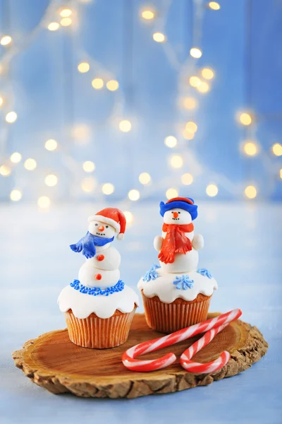 Weihnachten Cupcakes mit Bonbons — Stockfoto
