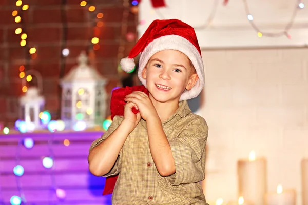 Niño pequeño con bolsa de Santa — Foto de Stock