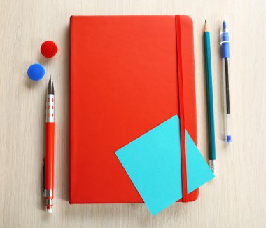 Kırmızı defter Kırtasiye ile  