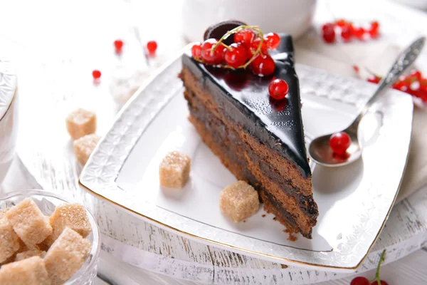 Çilekli çikolatalı pasta. — Stok fotoğraf