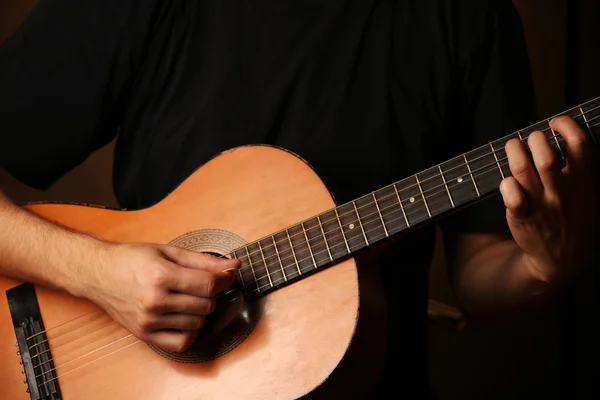 Musician playing acoustic guitar — Stock Photo, Image