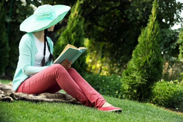 Young woman with book — Stock Photo, Image