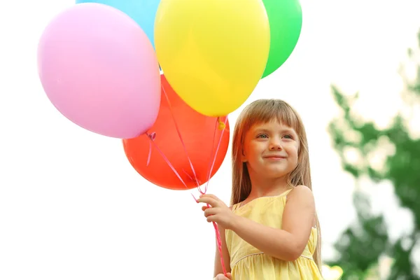 Κοριτσάκι με μπαλόνια — Φωτογραφία Αρχείου