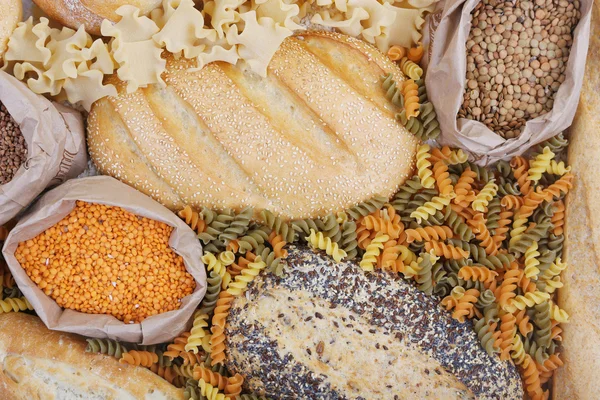 Mixed breads, macaroni and grains background, close up — Stock Photo, Image