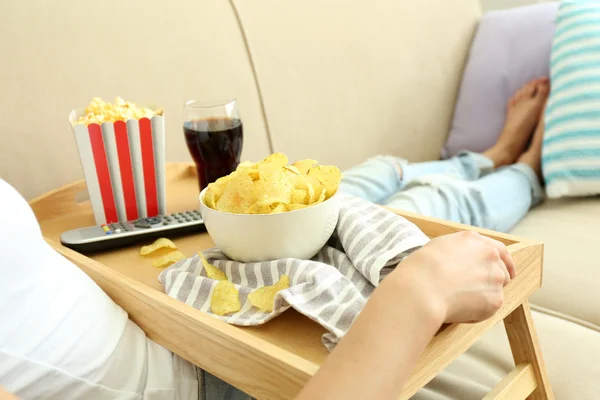 Chica con bandeja de almuerzo — Foto de Stock