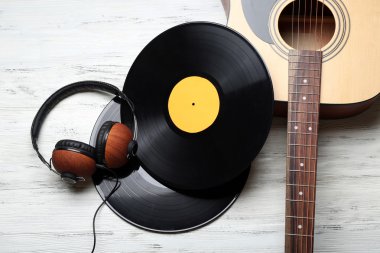 müzik aletleri üstünde göster 