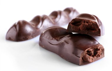 Beyaz izole kırık çikolata sopa