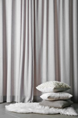 Dekoratif yastıklar kümesi