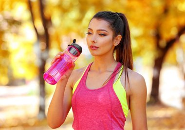 kadın içme suyu sonbahar Park