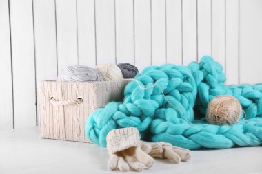 Örme yün şal ve giyim 