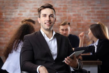 konferans salonunda toplantı