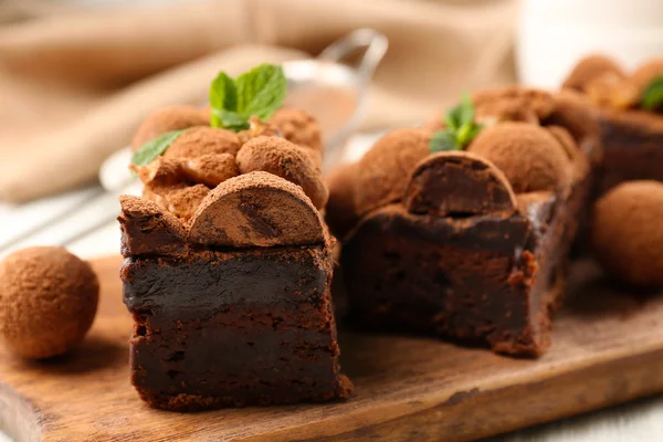 Pedazo de pastel de chocolate — Foto de Stock