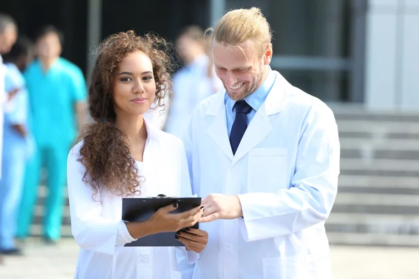 Concetto Medico Due Medici Con Stetoscopi Appunti Prescrizione — Foto Stock