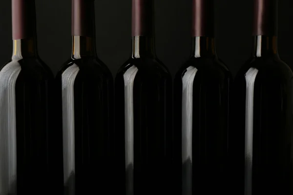 Bouteilles de vin sombre — Photo