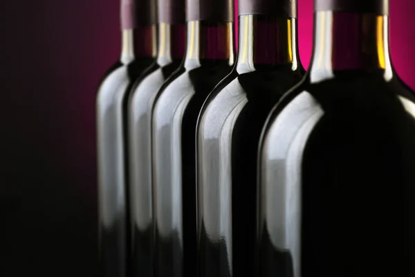 Bouteilles de vin sombre — Photo