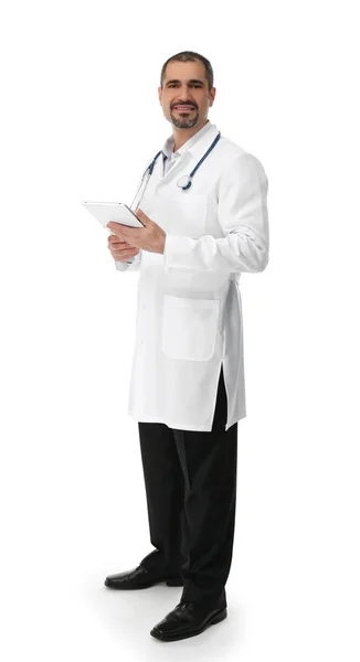 Retrato de um médico com comprimido nas mãos — Fotografia de Stock
