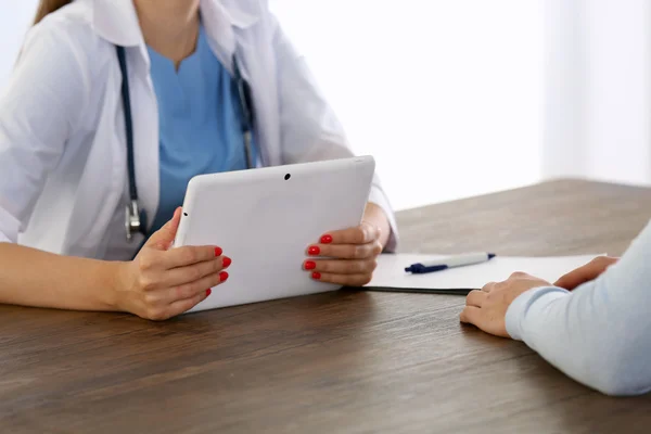Doctor holding tablet — Stock Photo, Image