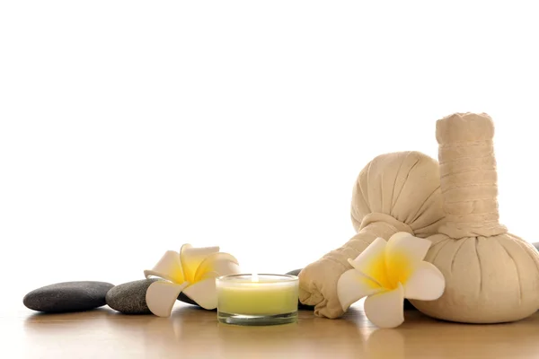 Massage zakken met plumeria — Stockfoto