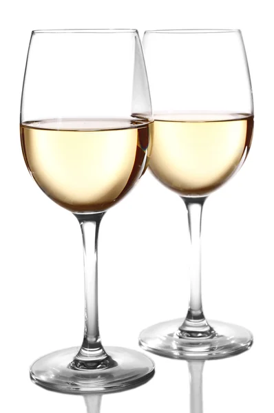 Twee glazen wijn op lichte achtergrond — Stockfoto
