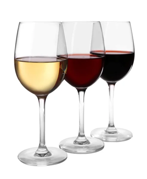Diferentes tipos de vinho em gases no fundo claro — Fotografia de Stock
