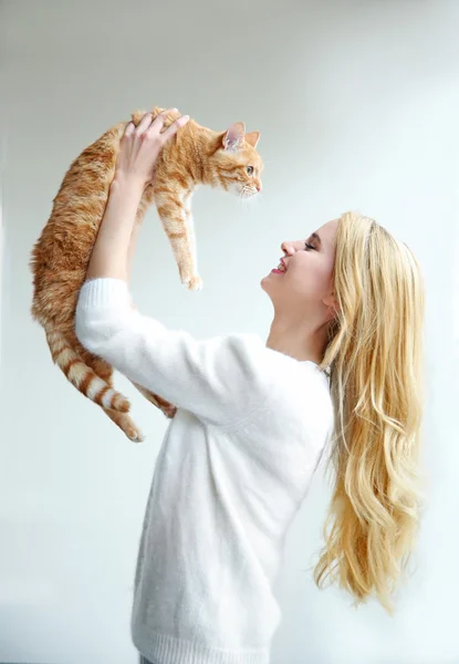 Woman holds red cat in hands — Stock Photo, Image