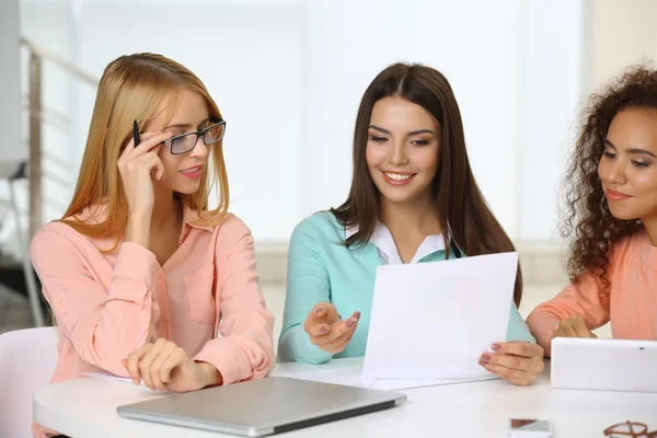 Vergadering in de vergaderzaal — Stockfoto