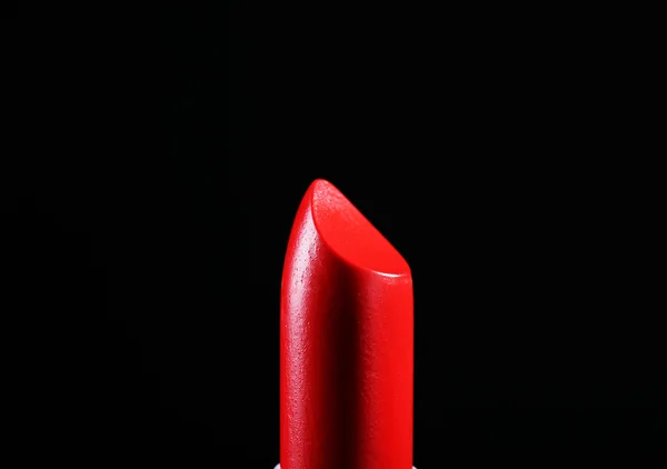 Lápiz labial rojo sobre fondo negro —  Fotos de Stock