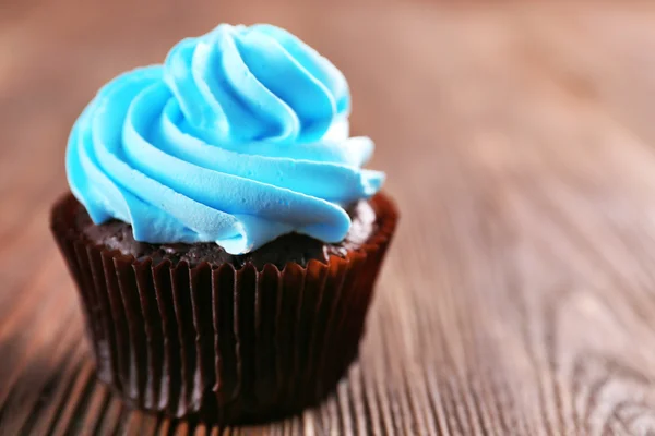 Bolo de chocolate com creme — Fotografia de Stock