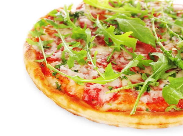 Roka, üzerinde beyaz izole lezzetli lezzetli pizza — Stok fotoğraf