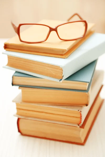 Pile of books and eyeglasses — Stock Photo, Image