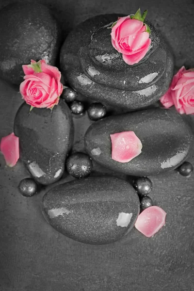 Beautiful spa composition with roses and stones — Stock Photo, Image
