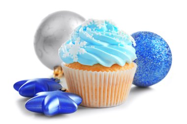 Mavi cupcake ve Noel dekor beyaz izole