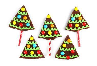 Beyaz izole lezzetli renkli Noel kurabiyesi