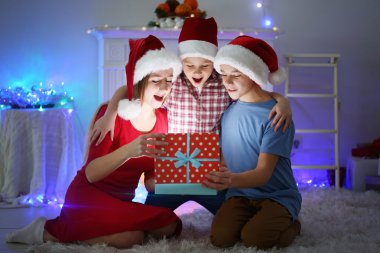 Mutlu kız kardeşi ve kardeşler 