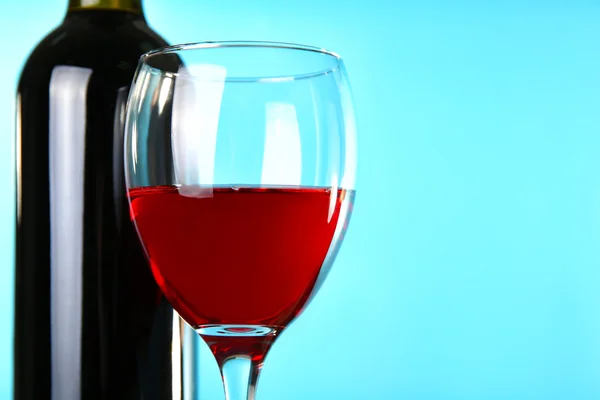 Wine on blue background closeup — Stock Photo, Image