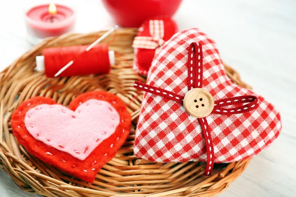 Arredo di San Valentino su sfondo di legno chiaro — Foto Stock