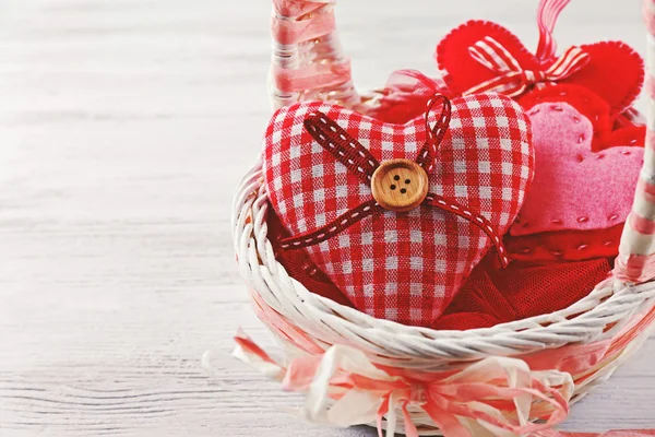 Decoración de San Valentín sobre fondo de madera claro — Foto de Stock