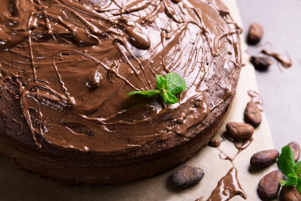 Chocolate pie dengan mint, closeup — Stok Foto