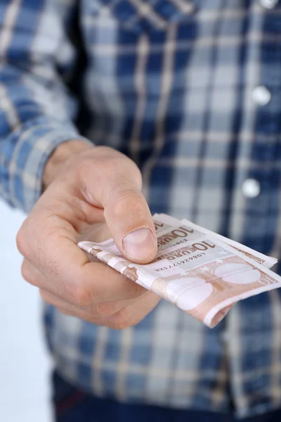 Hombre sosteniendo euros en la mano — Foto de Stock